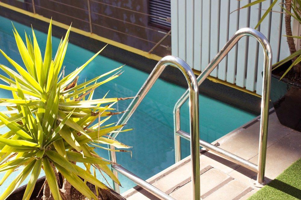 Adelphi Hotel Melbourne City Exterior foto A pool ladder