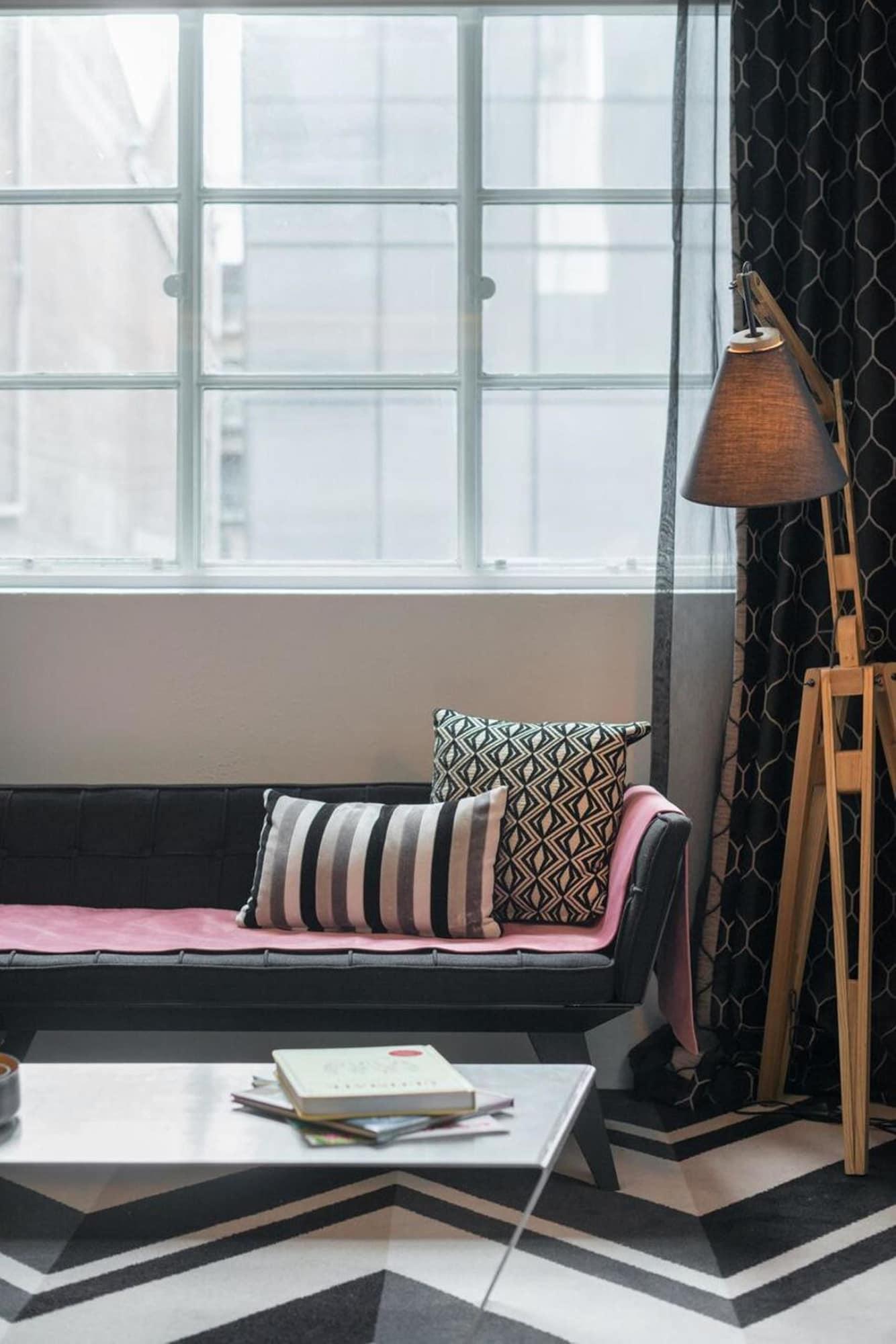 Adelphi Hotel Melbourne City Exterior foto A floor lamp