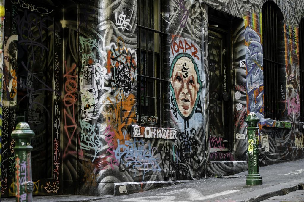 Adelphi Hotel Melbourne City Exterior foto Graffiti in Soho, London