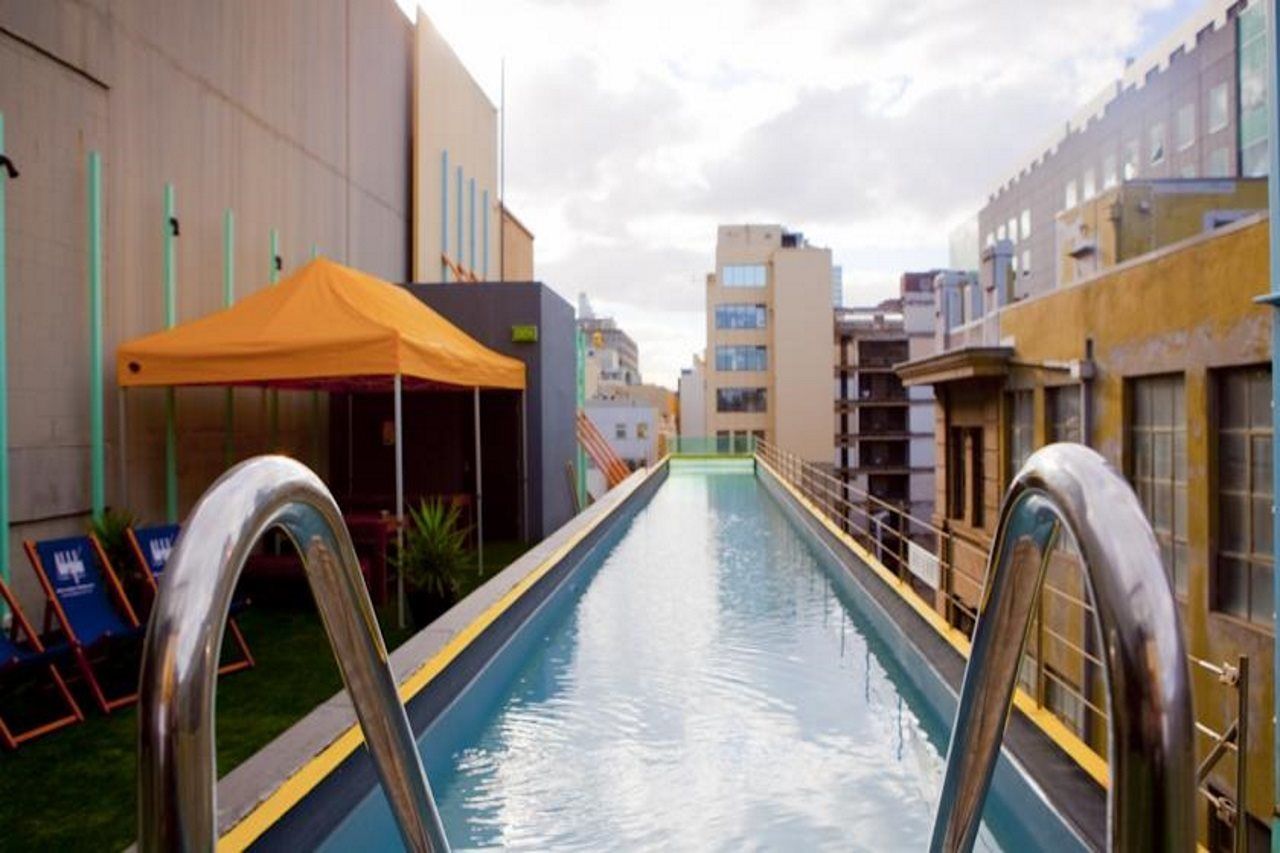 Adelphi Hotel Melbourne City Exterior foto Rooftop pool at the hotel