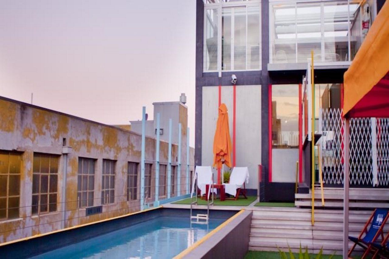 Adelphi Hotel Melbourne City Exterior foto The rooftop pool at the hotel