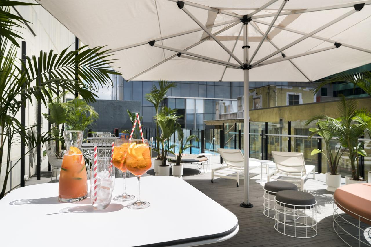 Adelphi Hotel Melbourne City Exterior foto The pool at the Hotel