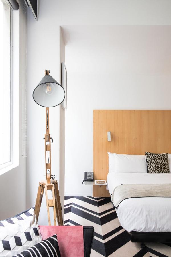 Adelphi Hotel Melbourne City Exterior foto A floor lamp